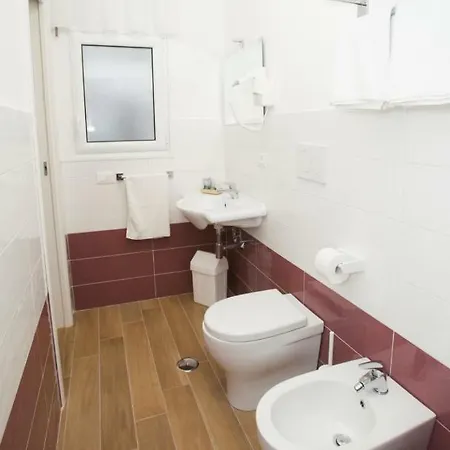 Mediterranean בית הארחה 3*